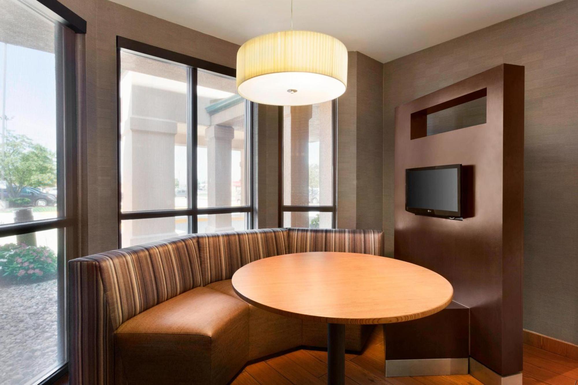 Courtyard By Marriott Bloomington Normal Hotel Luaran gambar