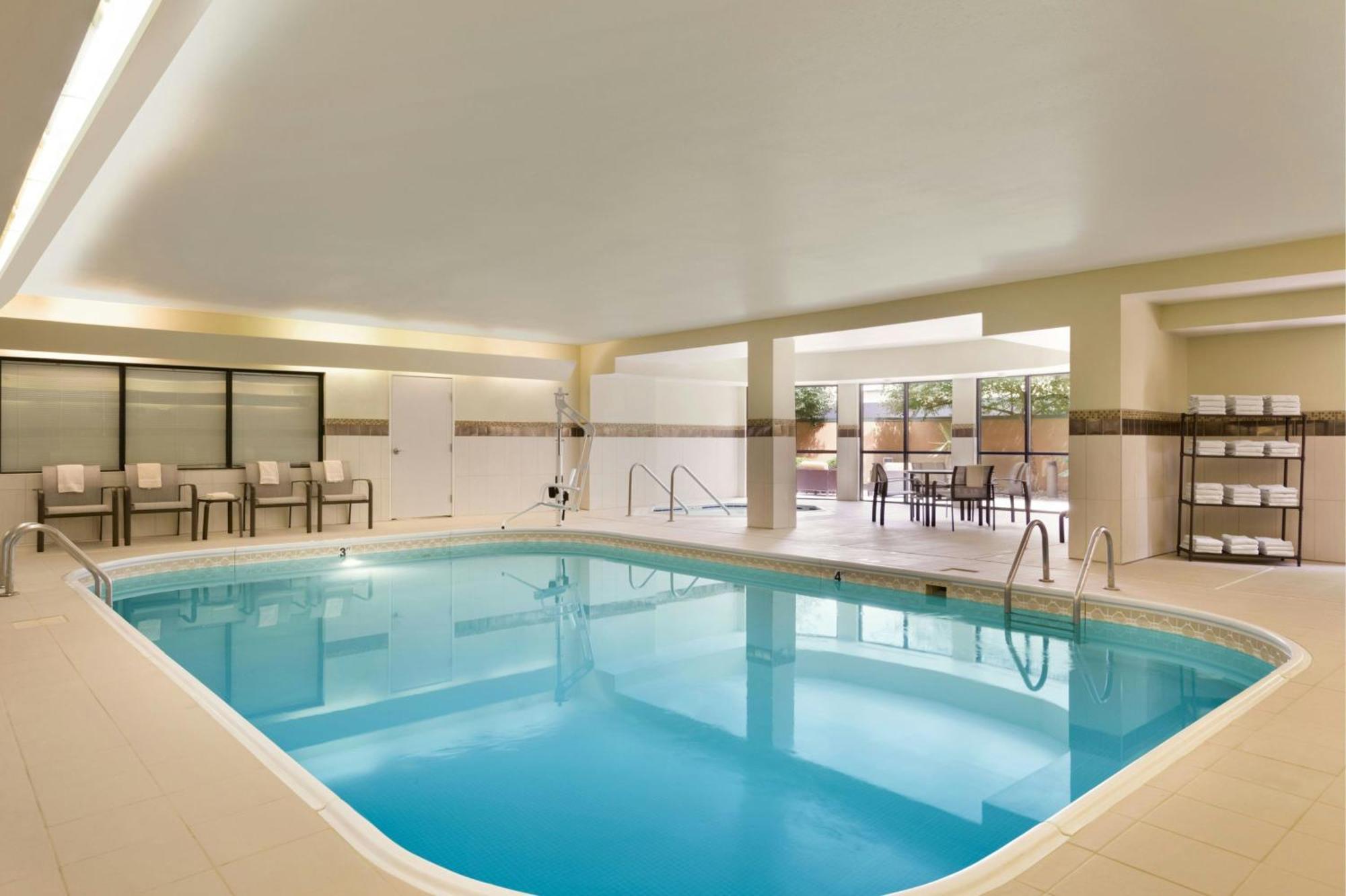 Courtyard By Marriott Bloomington Normal Hotel Luaran gambar