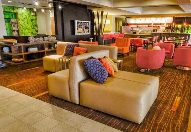 Courtyard By Marriott Bloomington Normal Hotel Restoran gambar