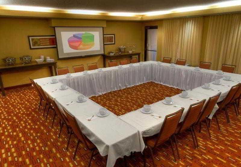 Courtyard By Marriott Bloomington Normal Hotel Kemudahan gambar